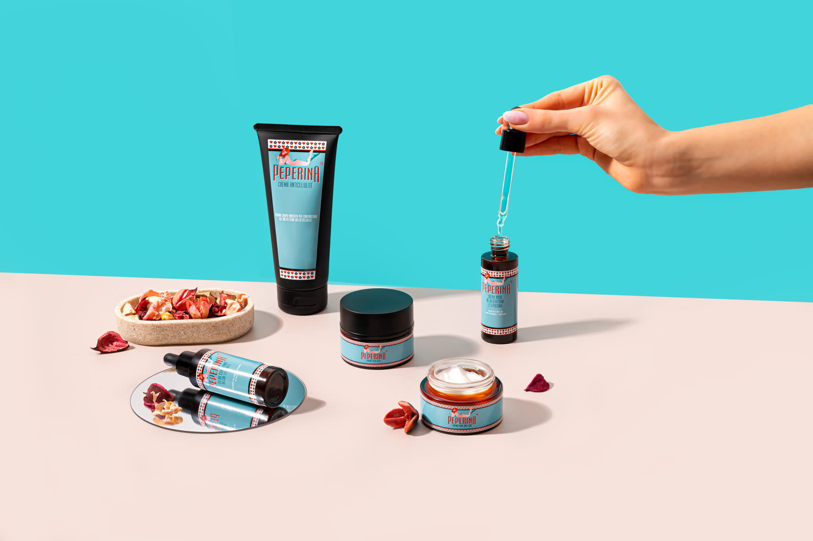 Il kit Peperina Beauty su fondo azzurro